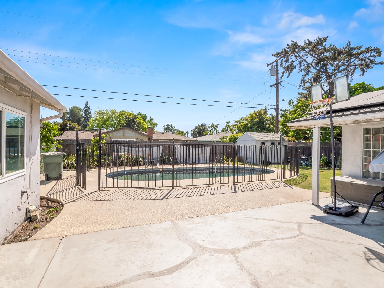 519 W Rialto Ave, Fresno, CA 93705