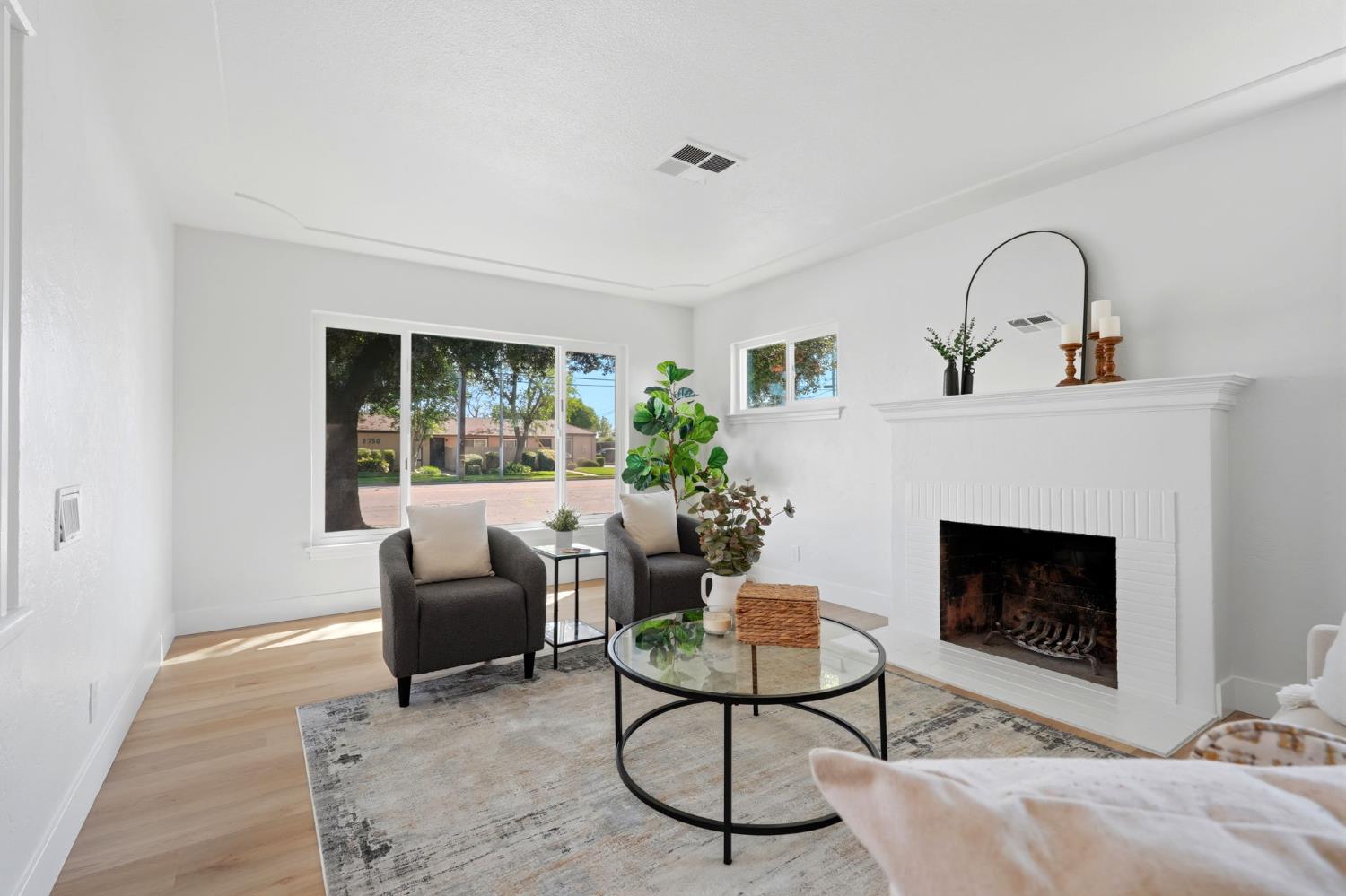 3743 N Fresno St, Fresno, CA 93726