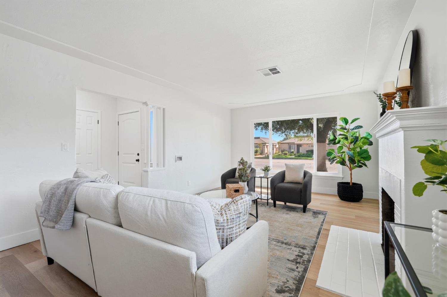 3743 N Fresno St, Fresno, CA 93726