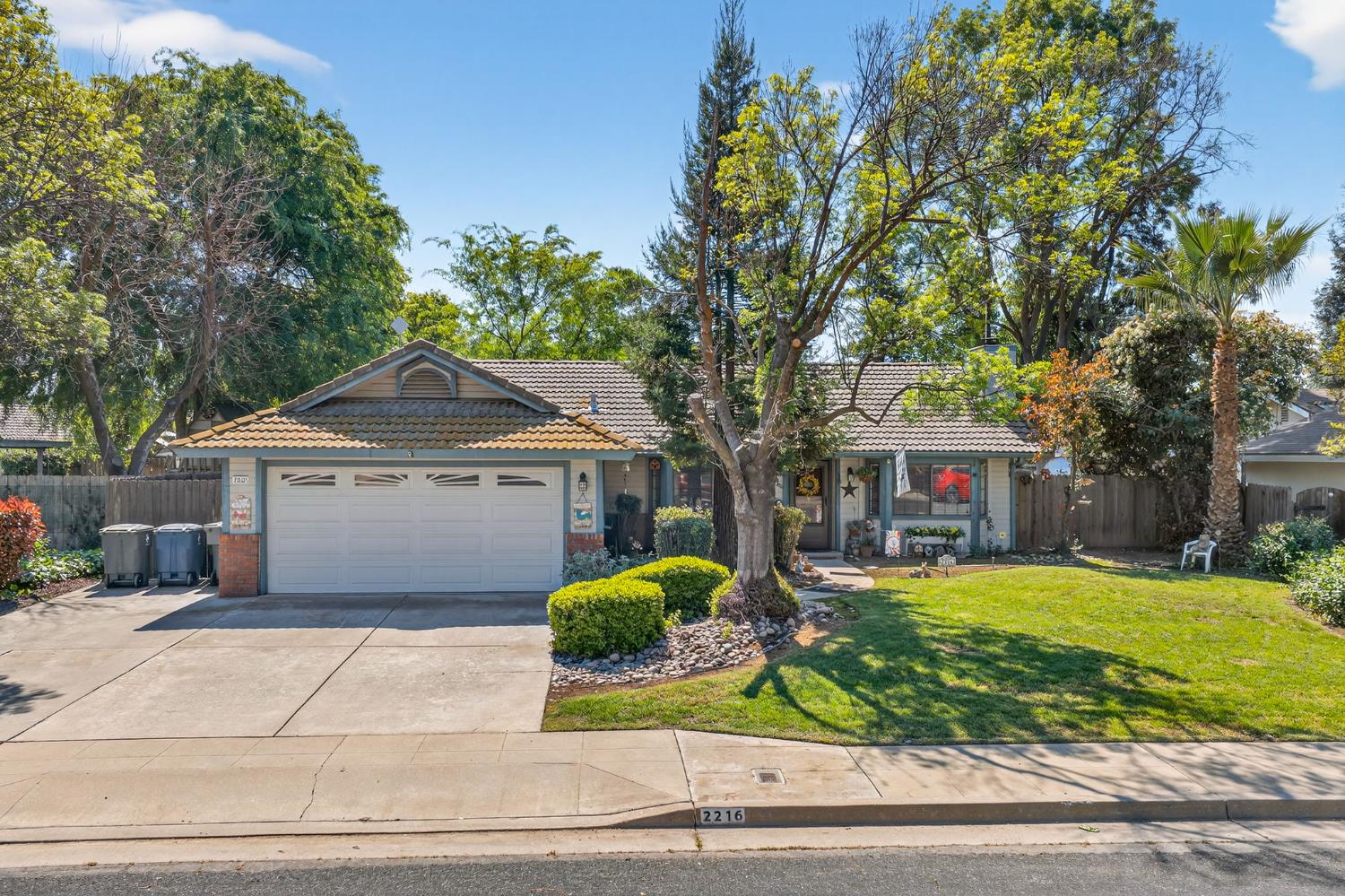 2216 Ellery Ave, Clovis, CA 93611