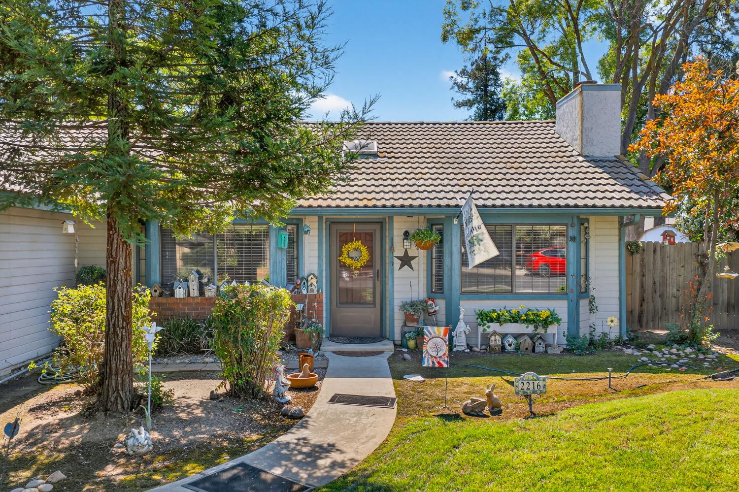 2216 Ellery Ave, Clovis, CA 93611