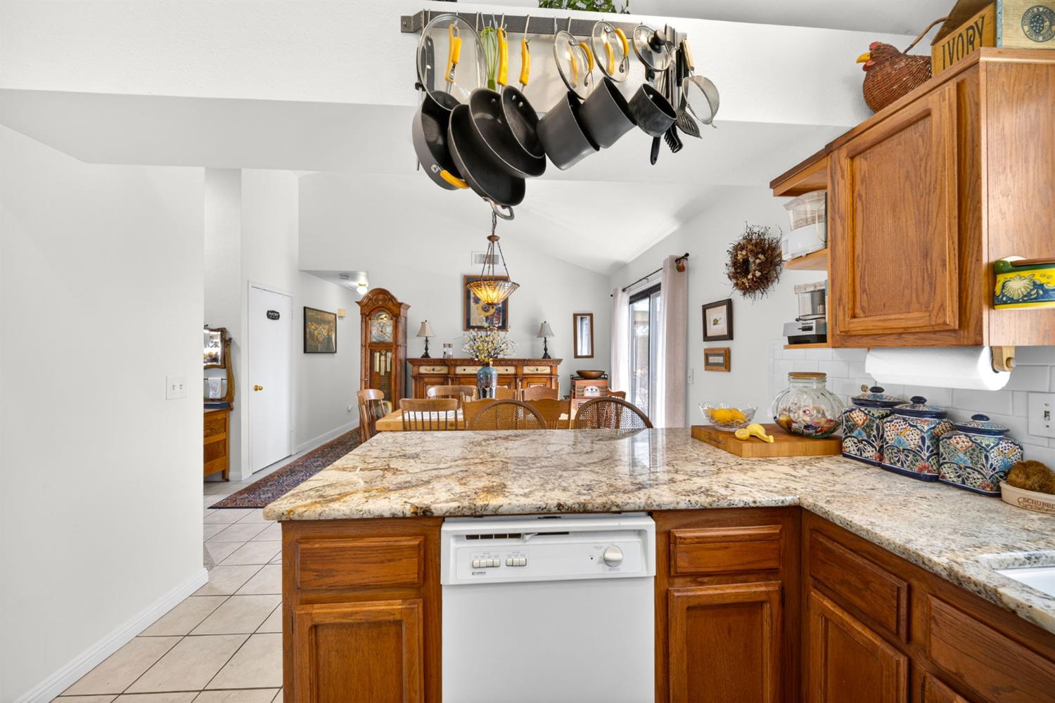 2216 Ellery Ave, Clovis, CA 93611