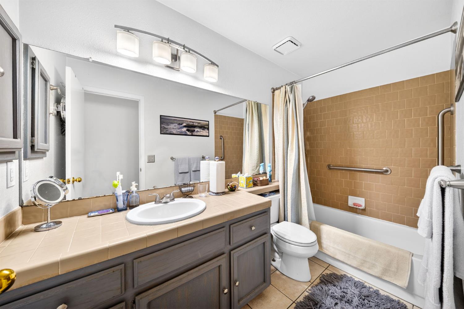 2216 Ellery Ave, Clovis, CA 93611