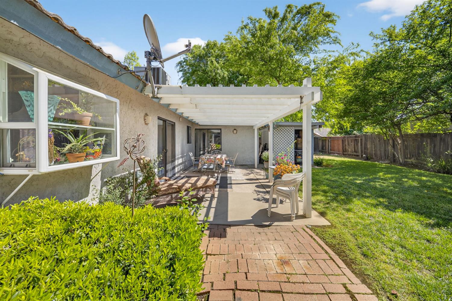 2216 Ellery Ave, Clovis, CA 93611