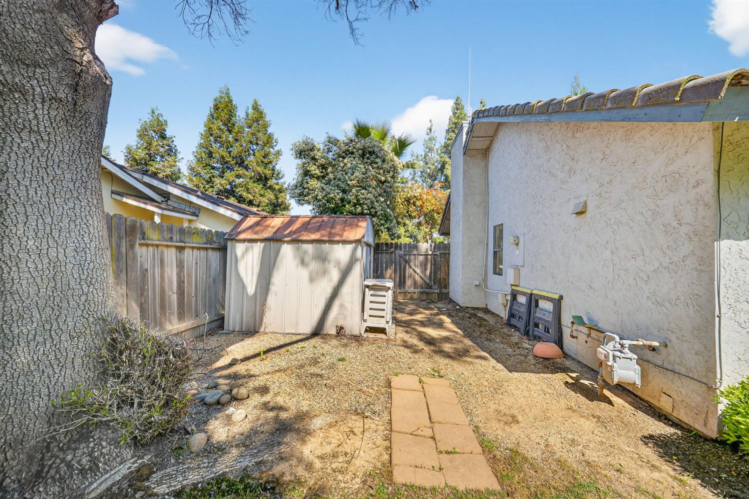 2216 Ellery Ave, Clovis, CA 93611