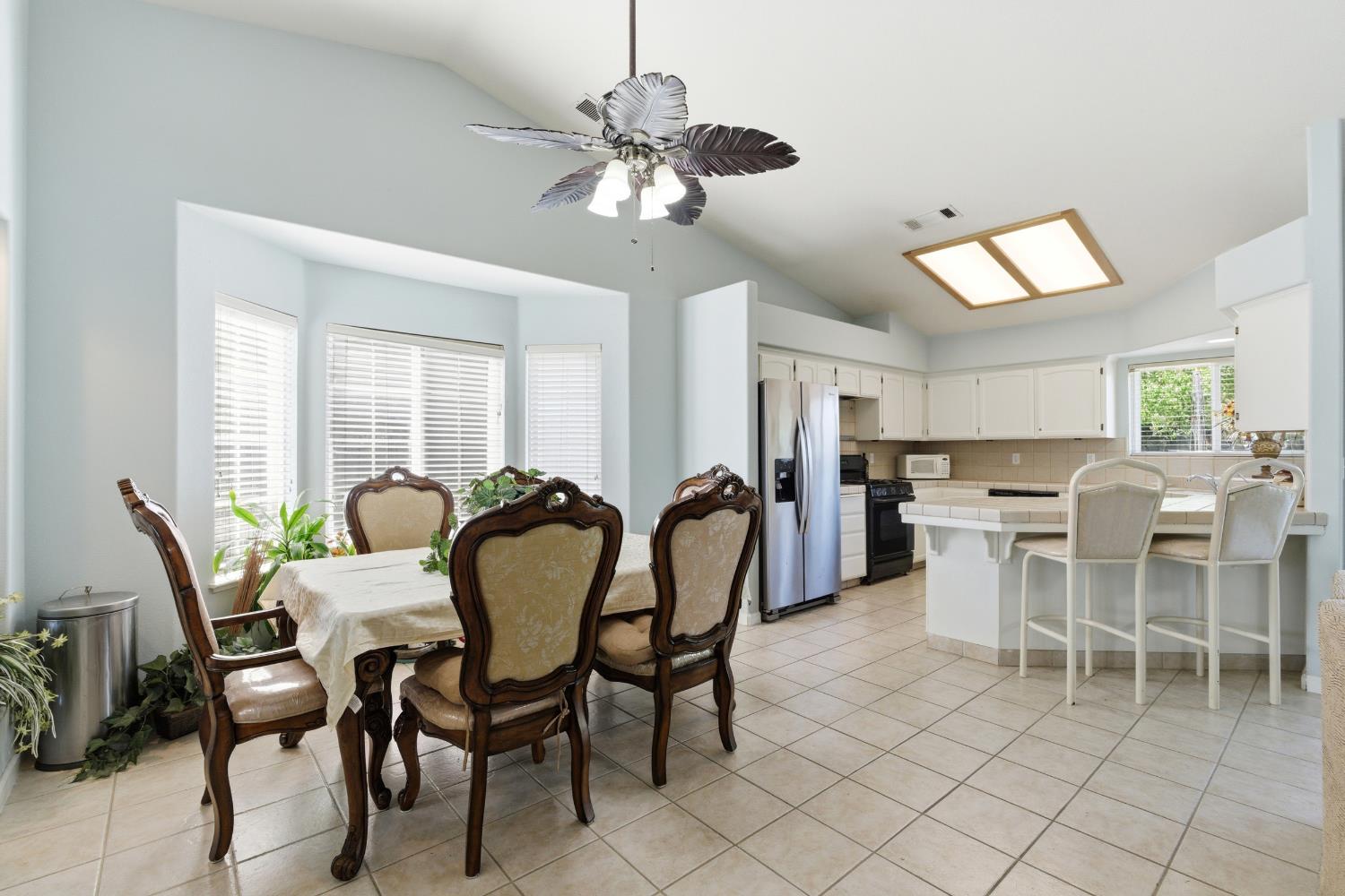 242 Makenna Dr, Madera, CA 93637