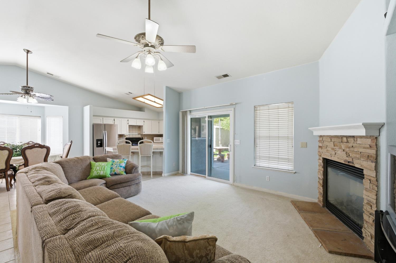 242 Makenna Dr, Madera, CA 93637