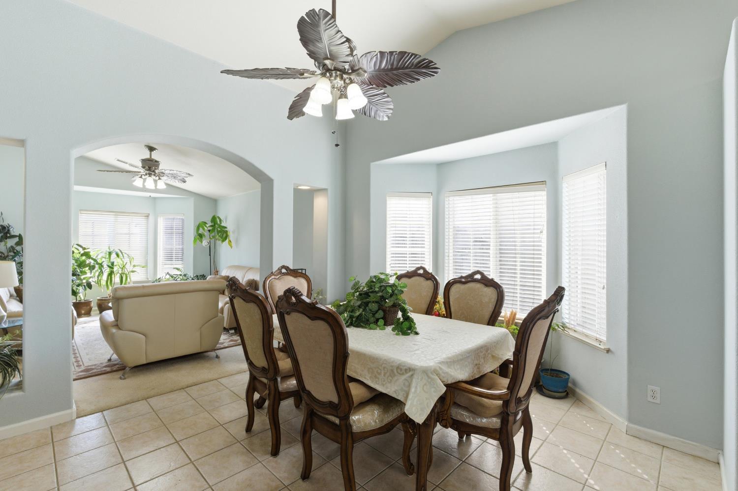 242 Makenna Dr, Madera, CA 93637