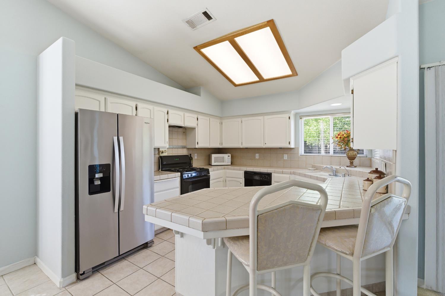 242 Makenna Dr, Madera, CA 93637