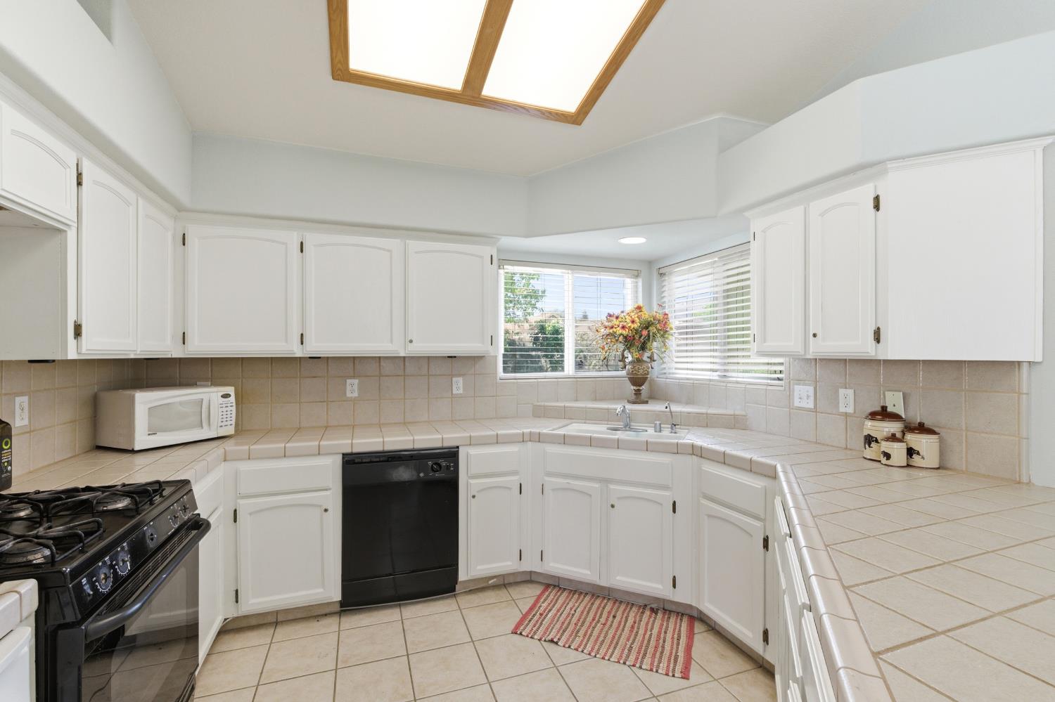 242 Makenna Dr, Madera, CA 93637