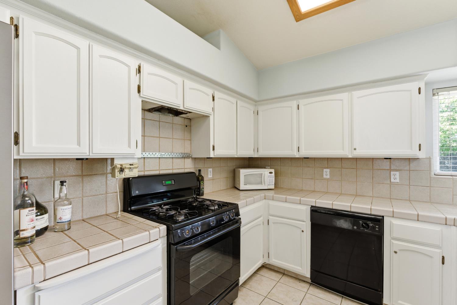 242 Makenna Dr, Madera, CA 93637