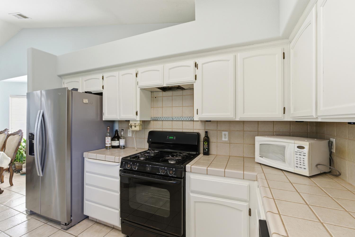 242 Makenna Dr, Madera, CA 93637