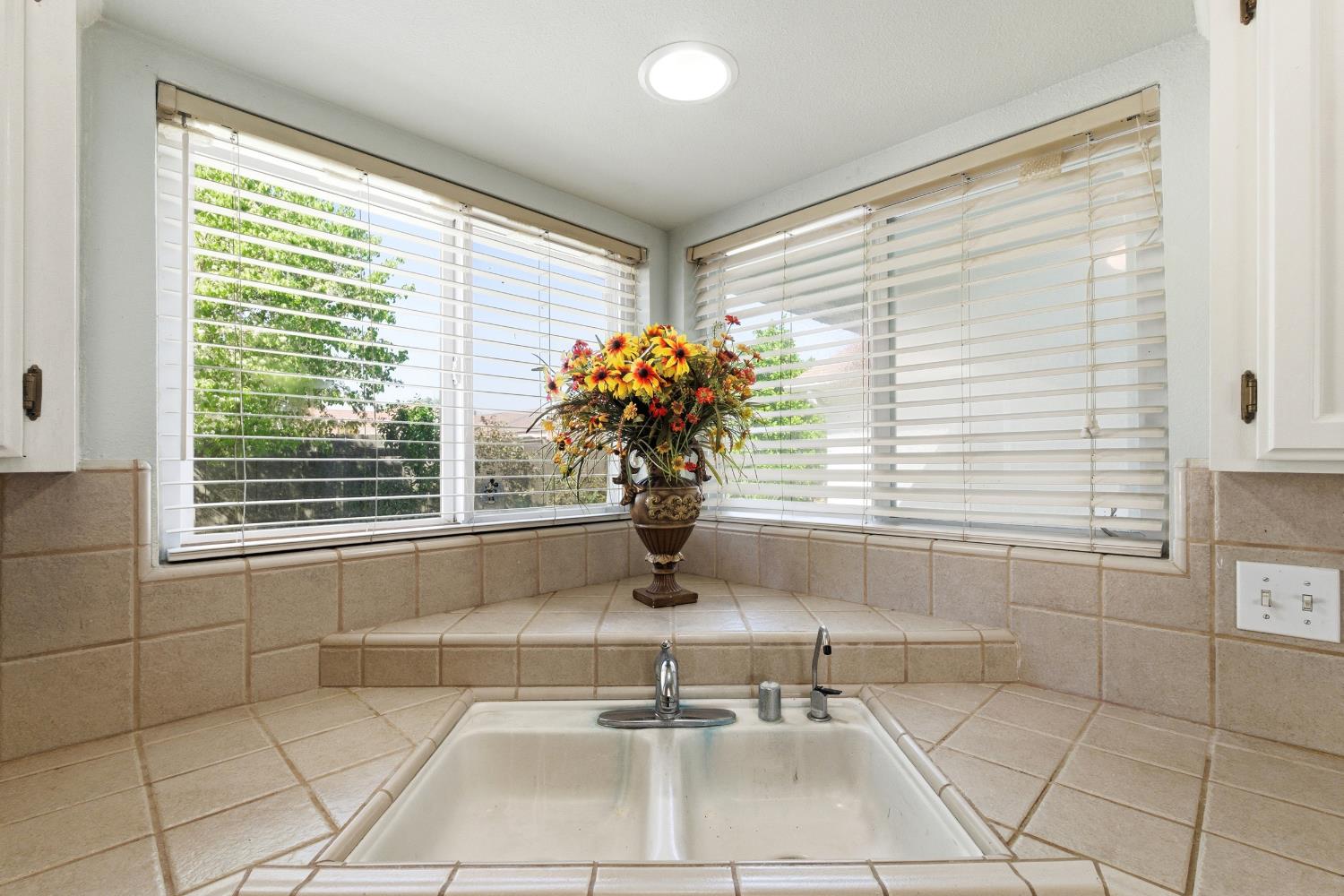 242 Makenna Dr, Madera, CA 93637