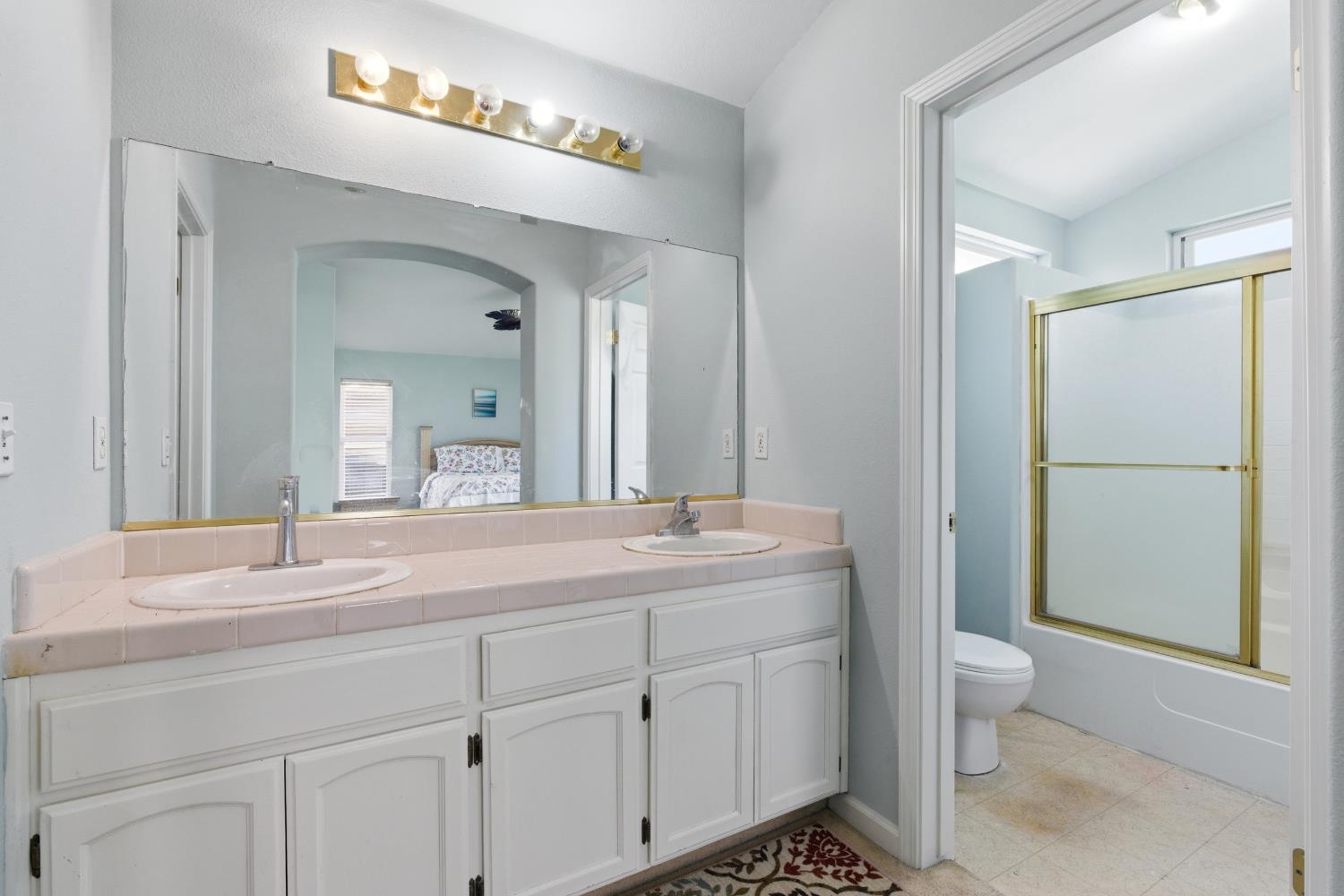 242 Makenna Dr, Madera, CA 93637