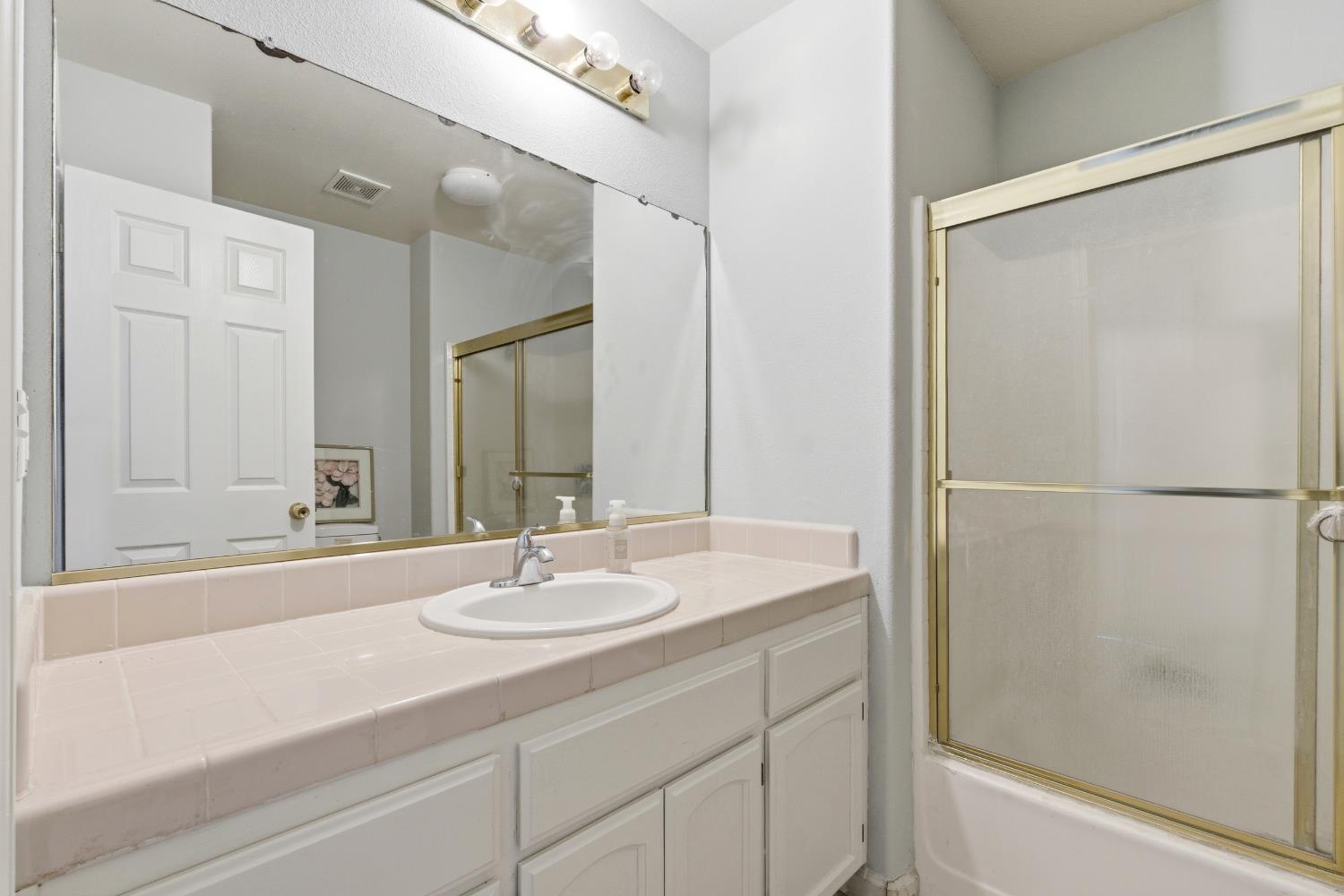 242 Makenna Dr, Madera, CA 93637