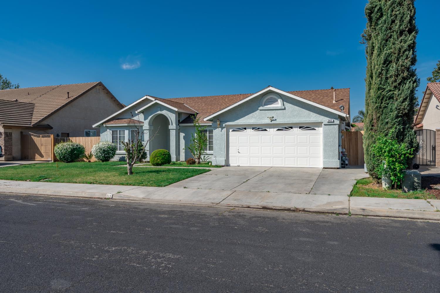 242 Makenna Dr, Madera, CA 93637