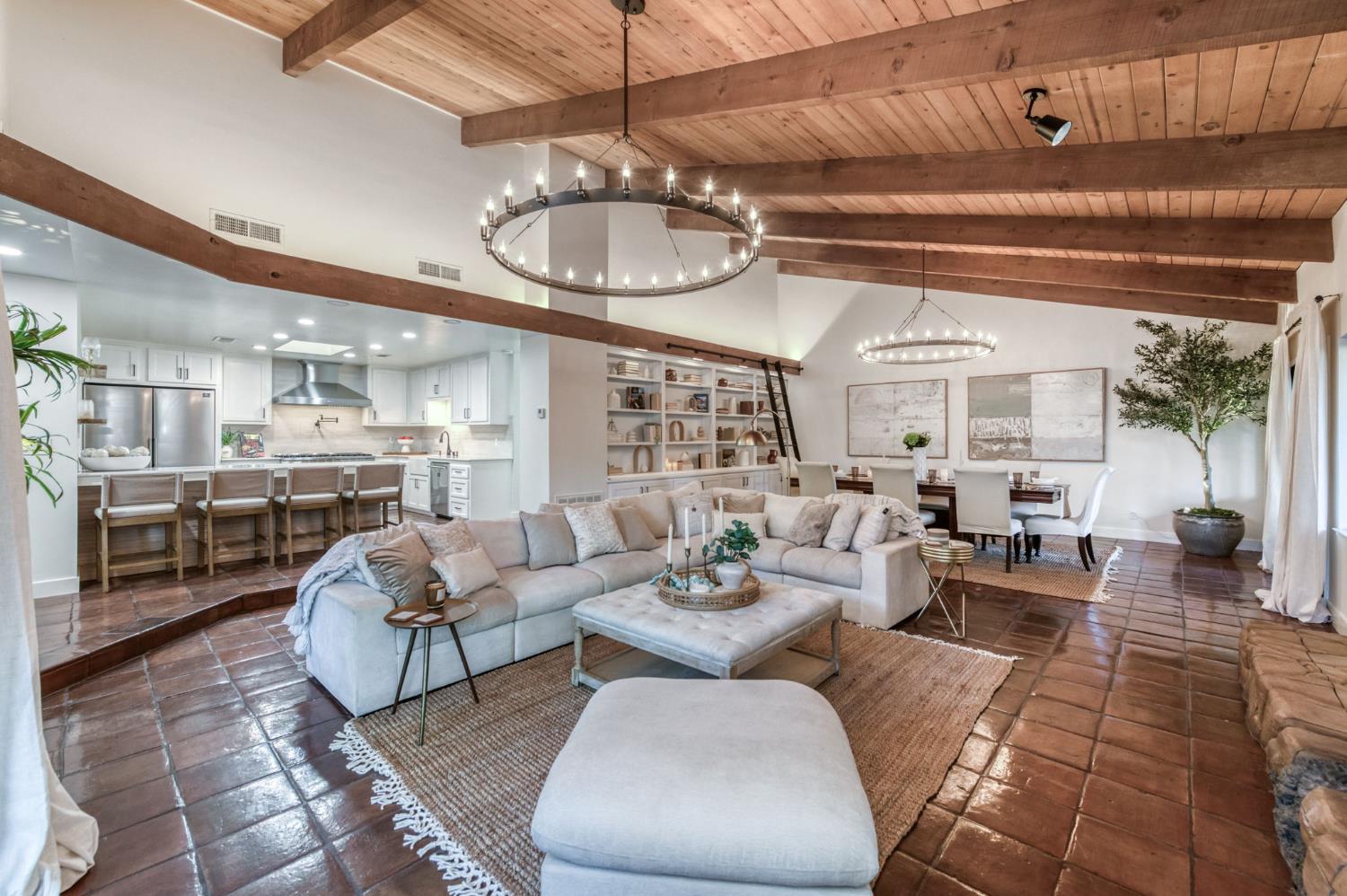 3646 W Spruce Ave, Fresno, CA 93711