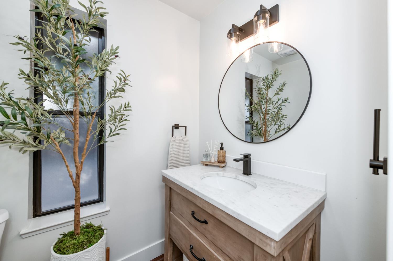 3646 W Spruce Ave, Fresno, CA 93711