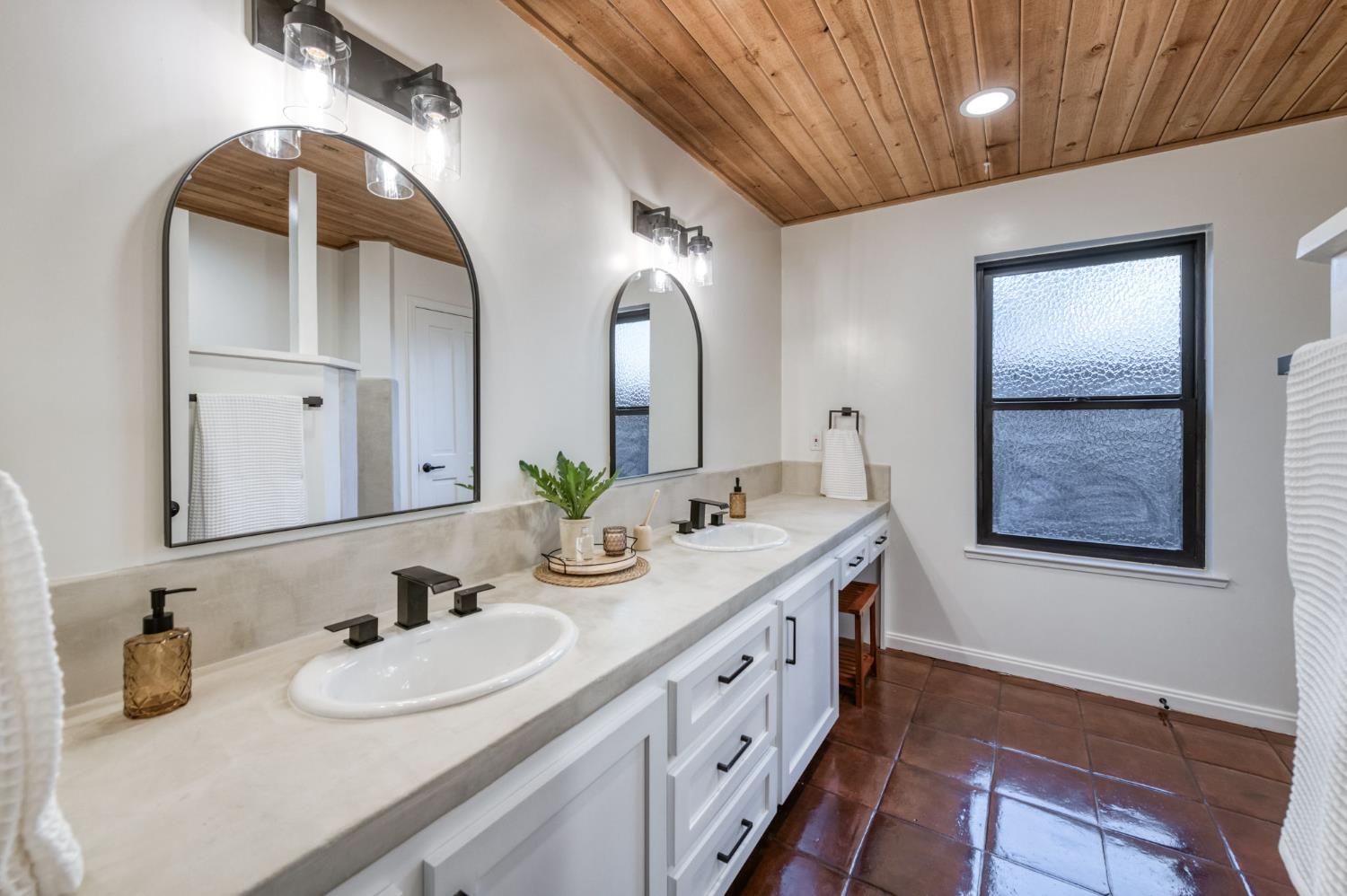 3646 W Spruce Ave, Fresno, CA 93711