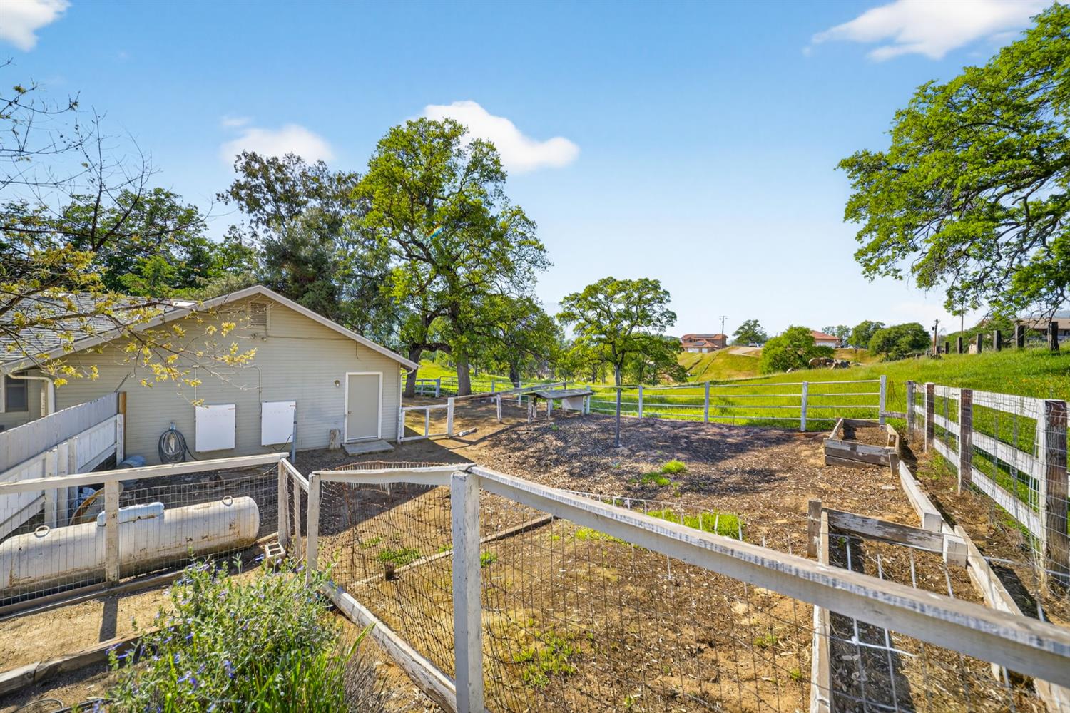 6846 Chaparral Dr, Sanger, CA 93657