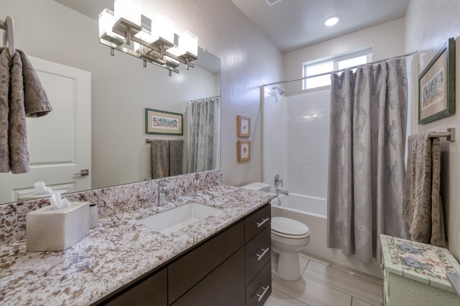 979 Spring St W, Madera, CA 93636