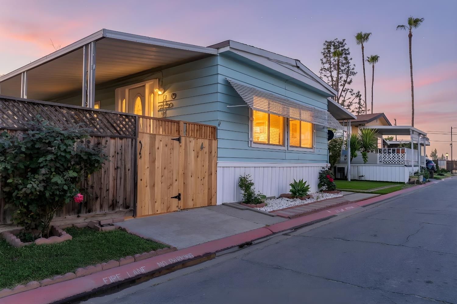 2533 W McKinley Ave #4, Fresno, CA 93728