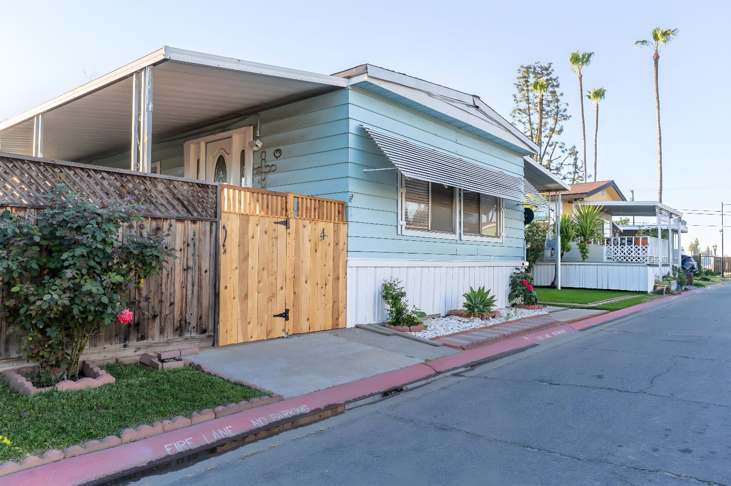 2533 W McKinley Ave #4, Fresno, CA 93728