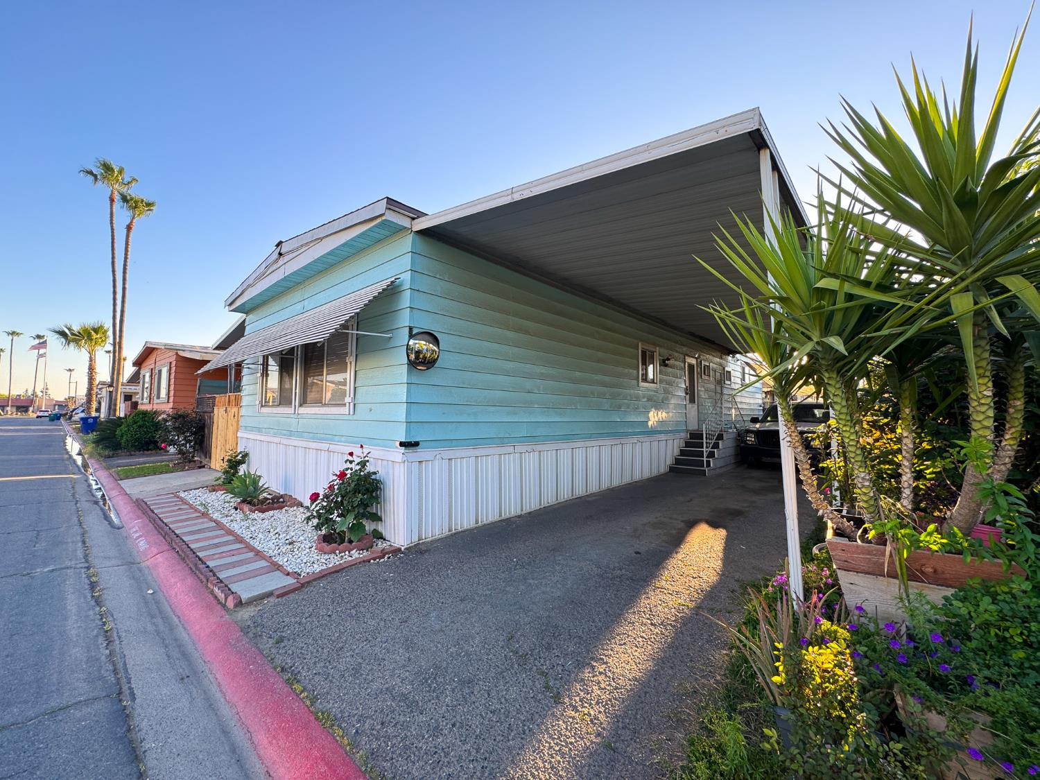 2533 W McKinley Ave #4, Fresno, CA 93728