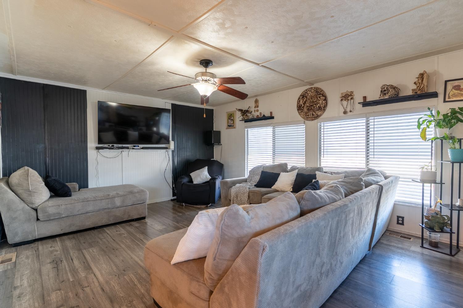 2533 W McKinley Ave #4, Fresno, CA 93728