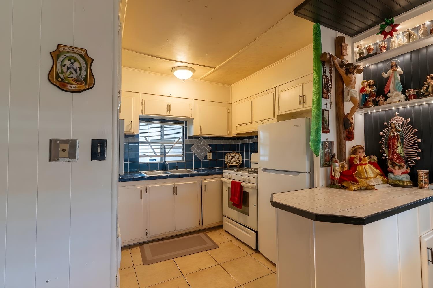 2533 W McKinley Ave #4, Fresno, CA 93728