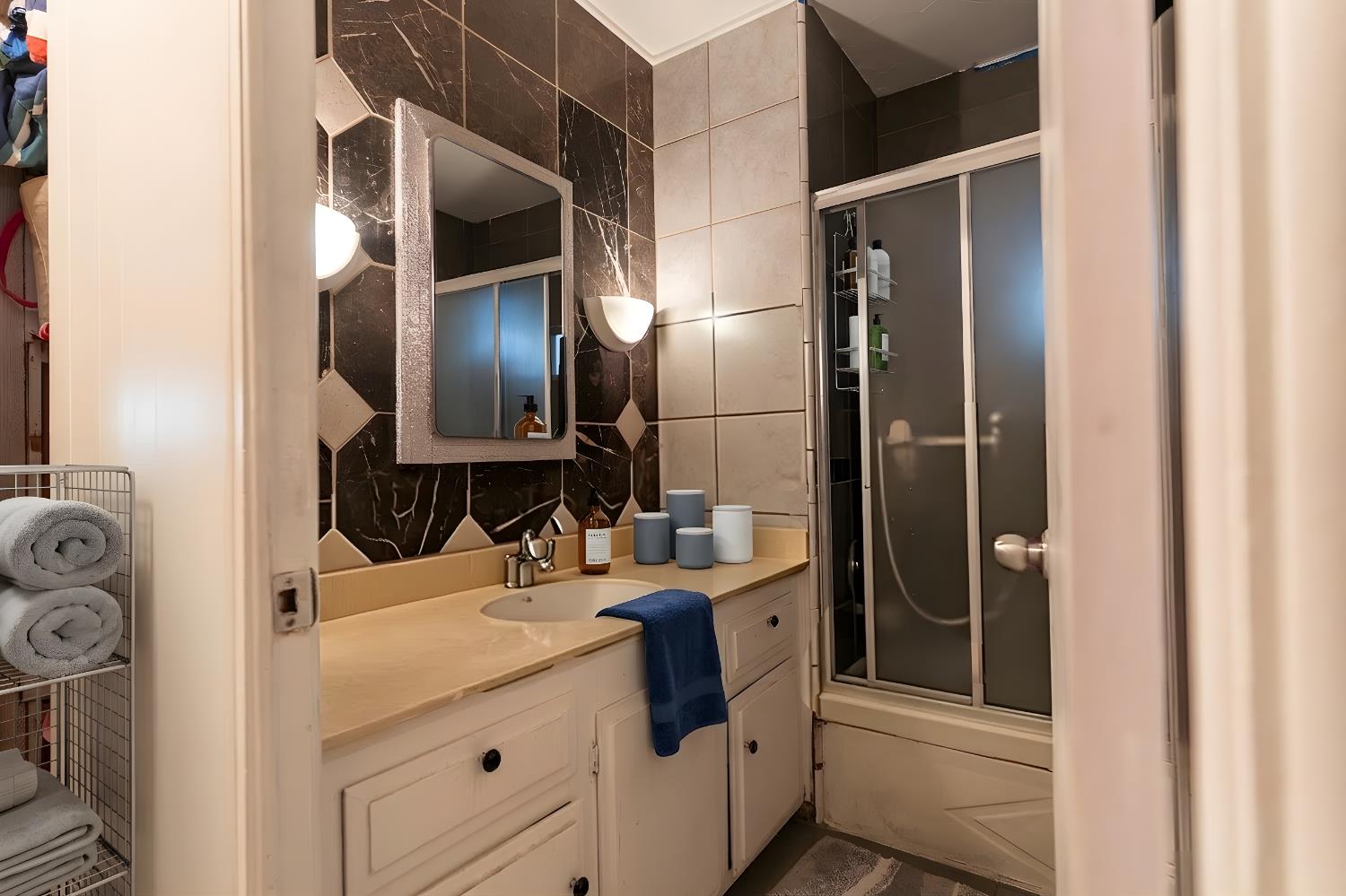 2533 W McKinley Ave #4, Fresno, CA 93728