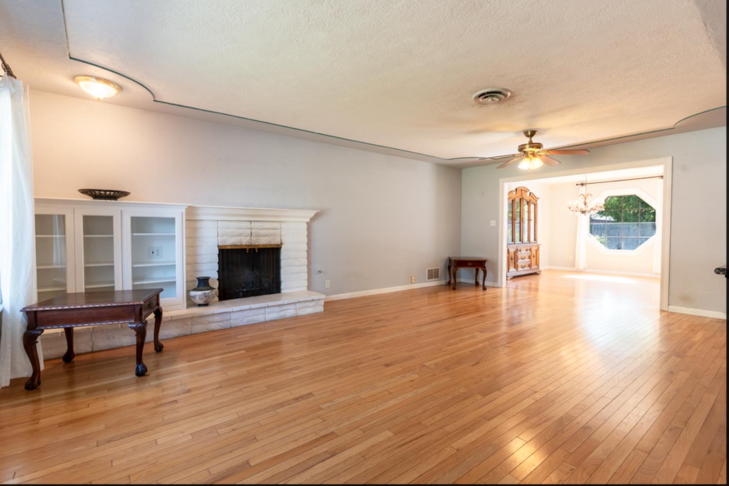 2631 W Royal Oaks Dr, Visalia, CA 93277