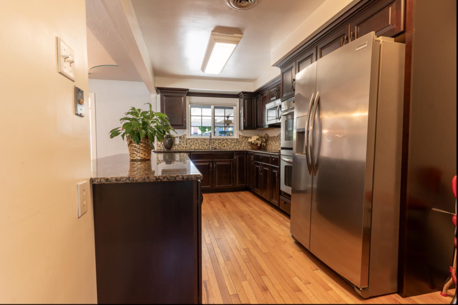 2631 W Royal Oaks Dr, Visalia, CA 93277