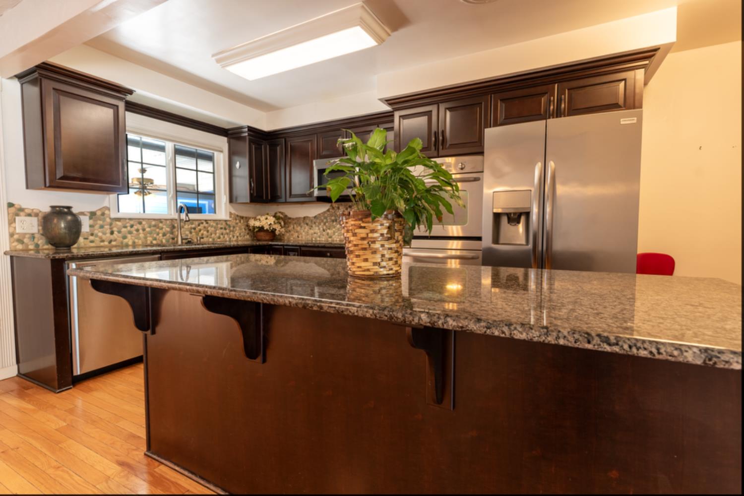 2631 W Royal Oaks Dr, Visalia, CA 93277