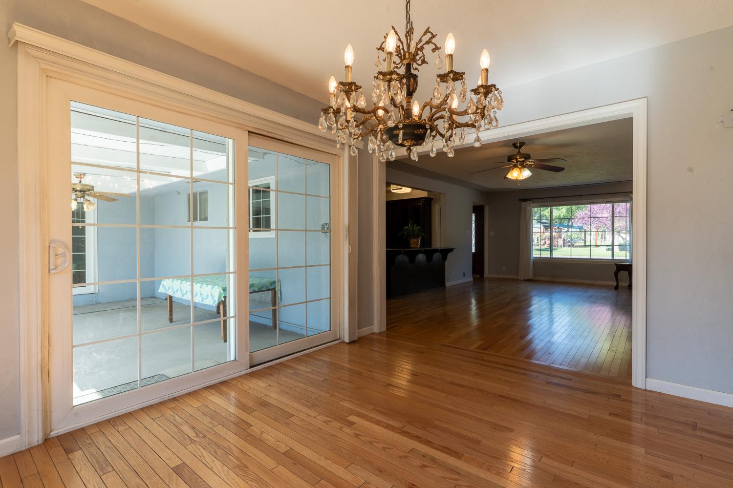 2631 W Royal Oaks Dr, Visalia, CA 93277