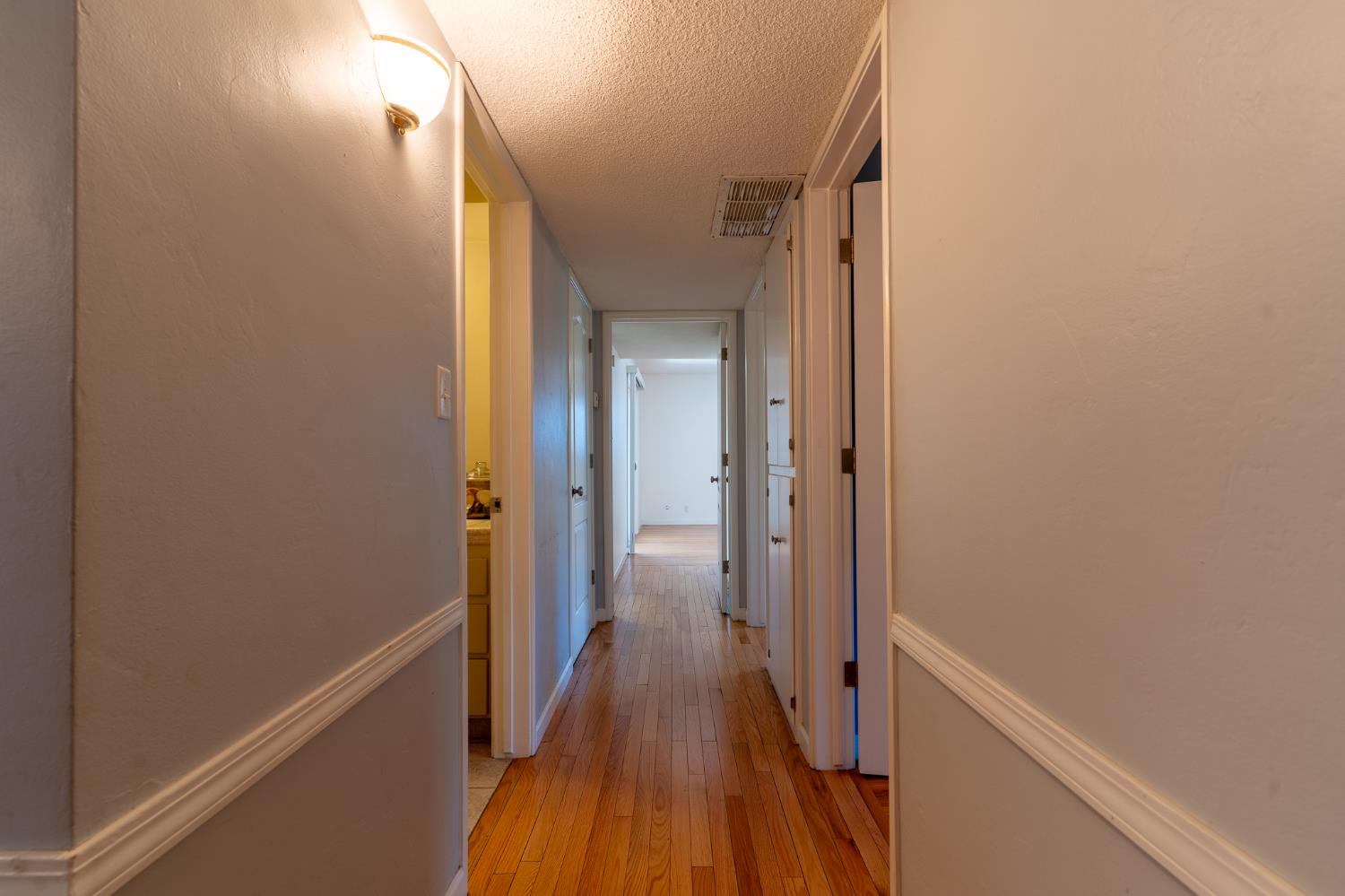 2631 W Royal Oaks Dr, Visalia, CA 93277