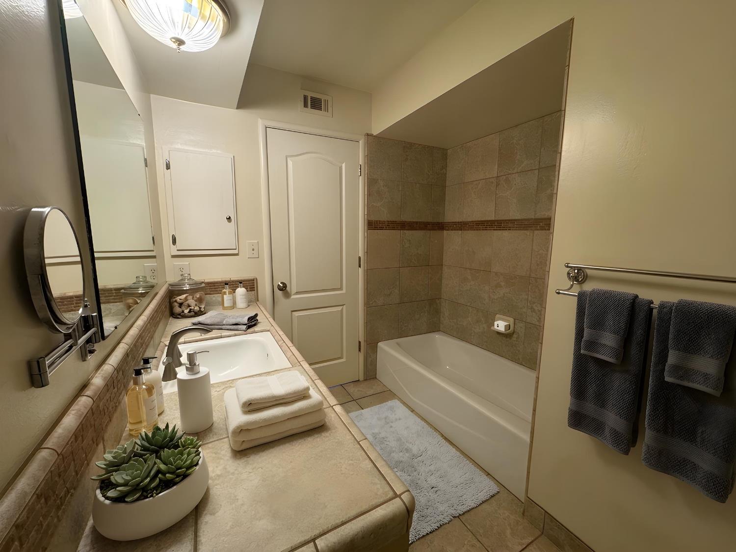 2631 W Royal Oaks Dr, Visalia, CA 93277