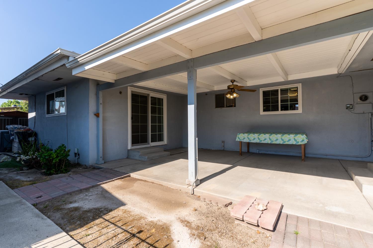 2631 W Royal Oaks Dr, Visalia, CA 93277