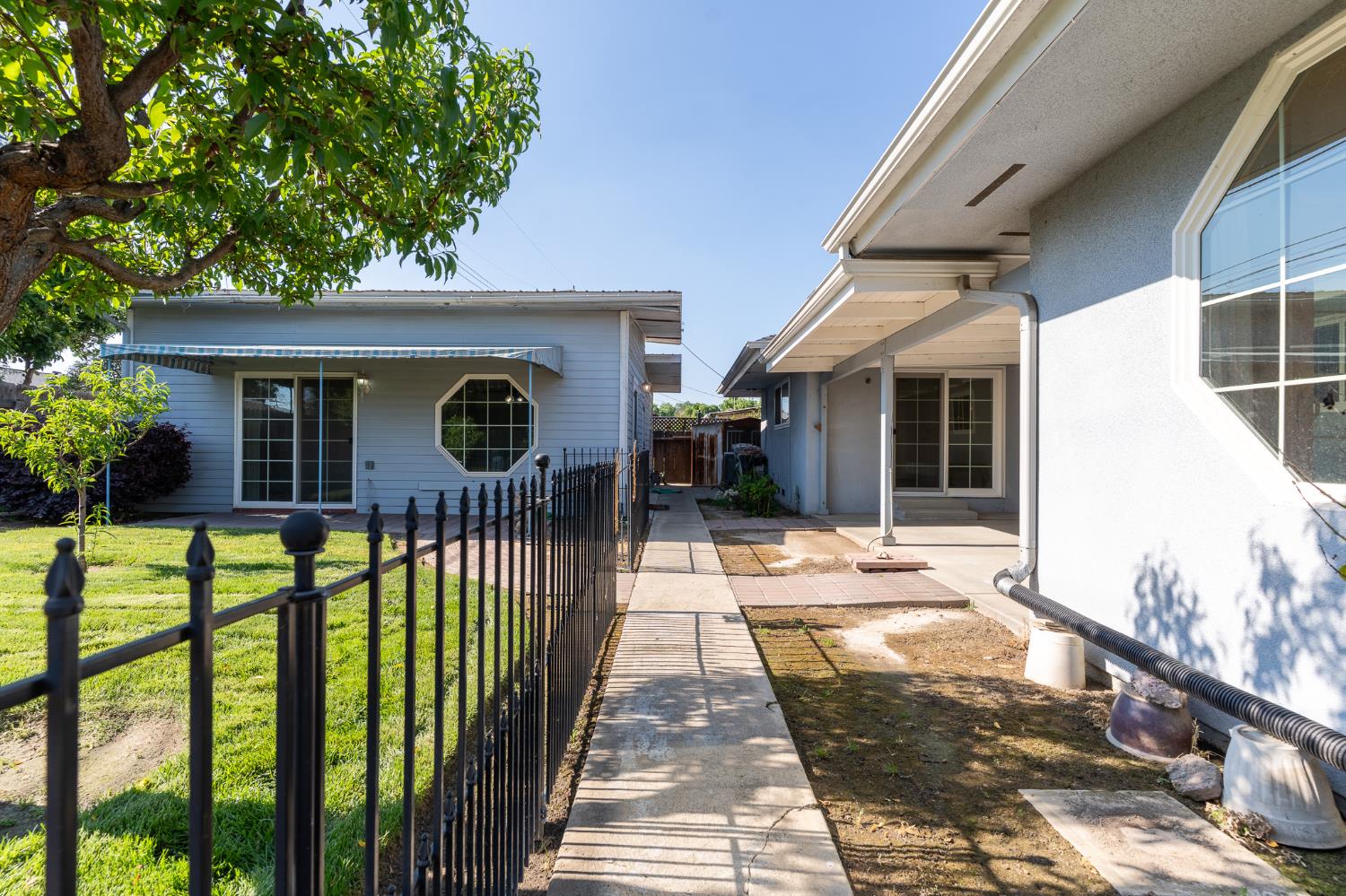 2631 W Royal Oaks Dr, Visalia, CA 93277