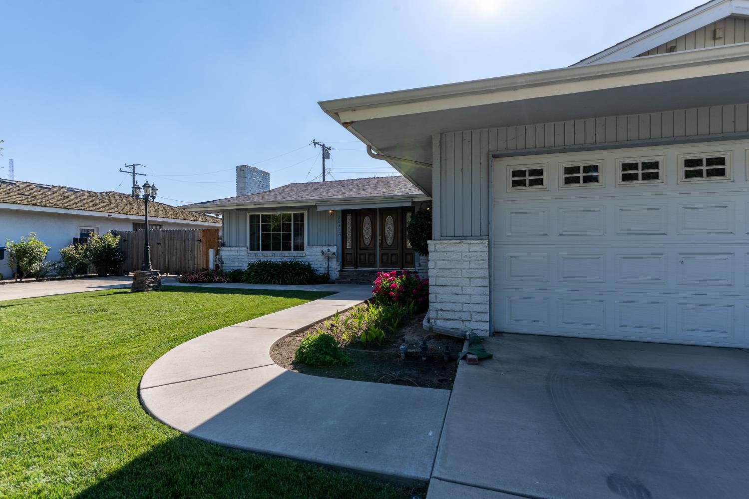 2631 W Royal Oaks Dr, Visalia, CA 93277