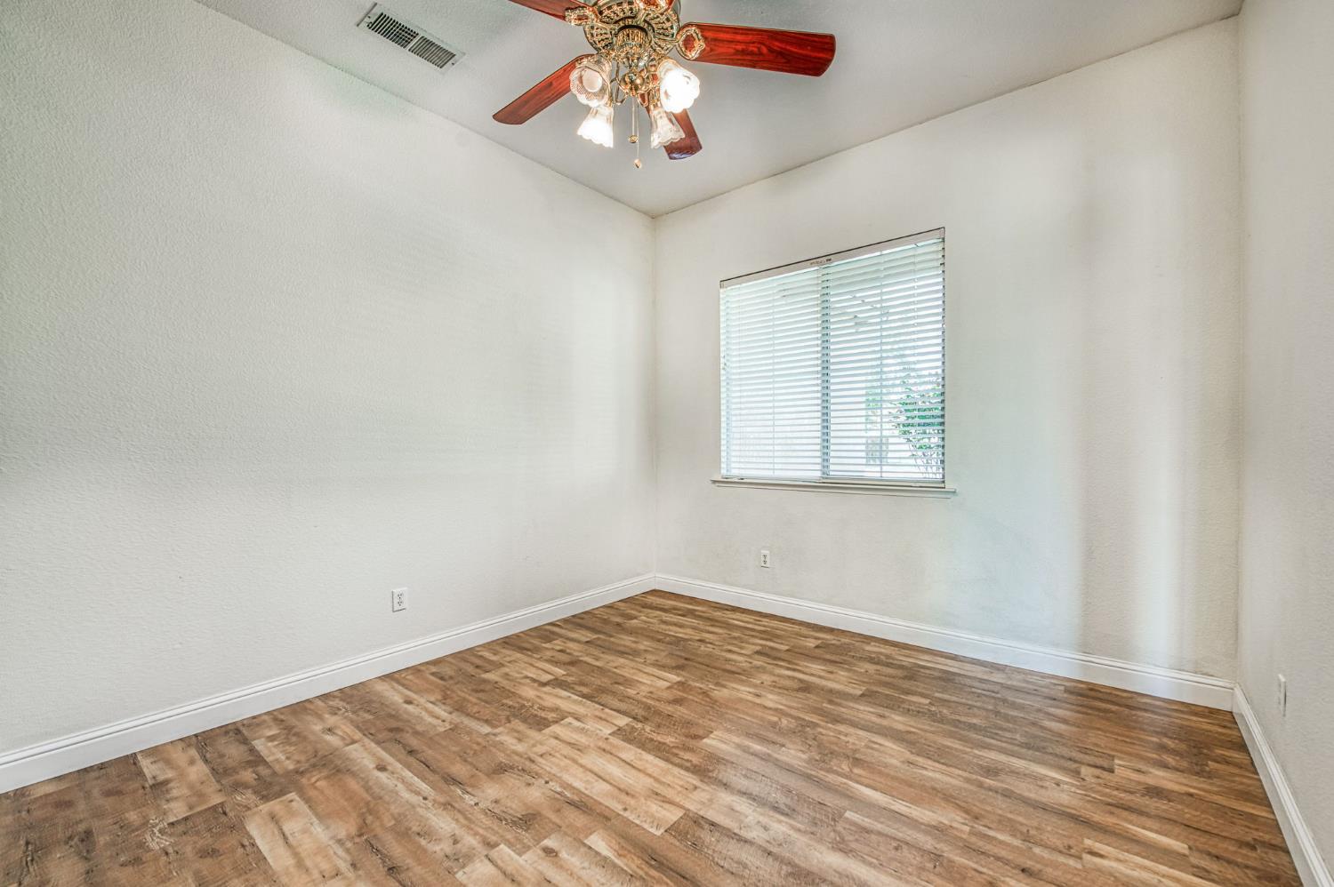 2381 E Christopher Dr, Fresno, CA 93720