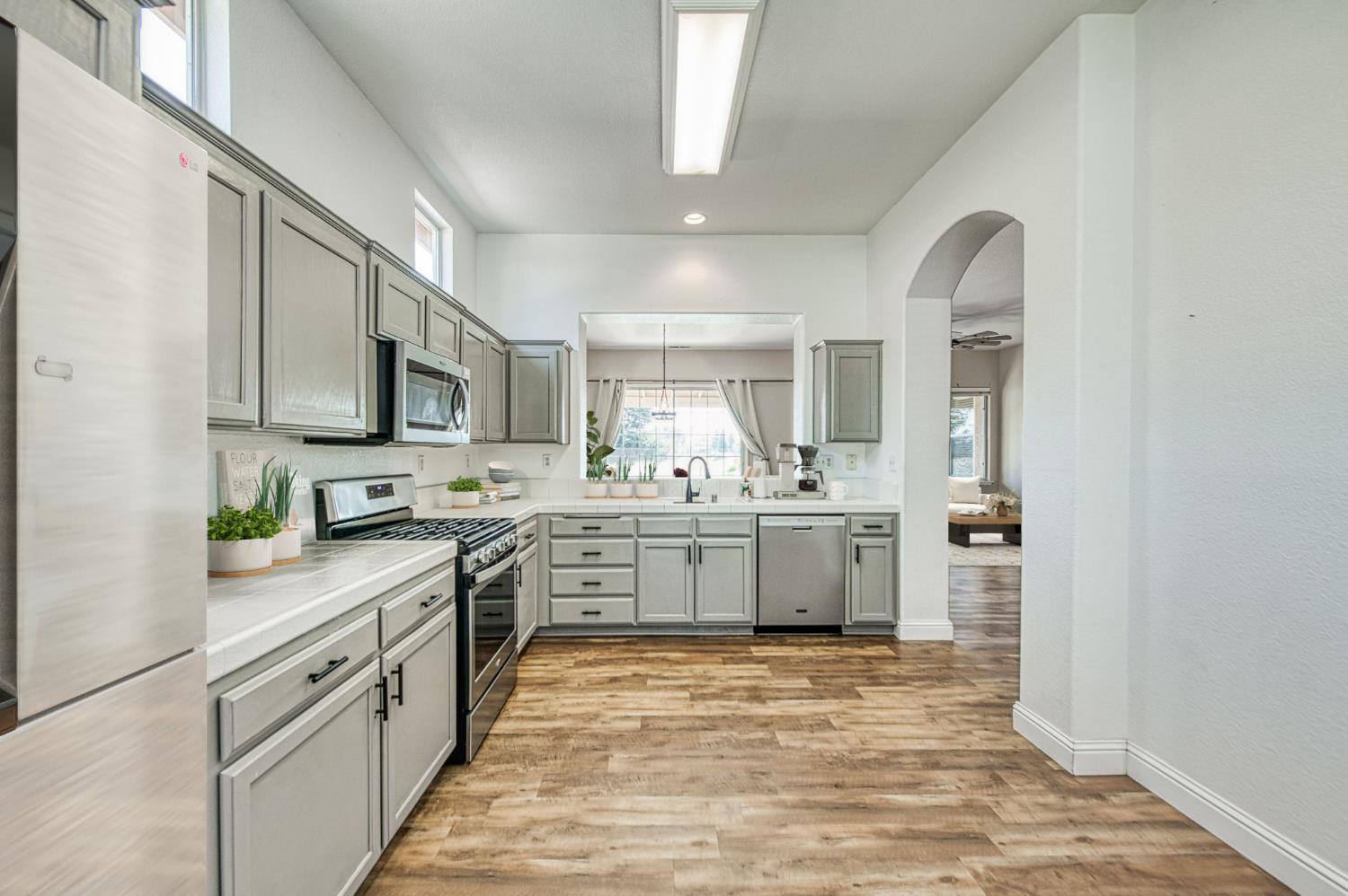 2381 E Christopher Dr, Fresno, CA 93720