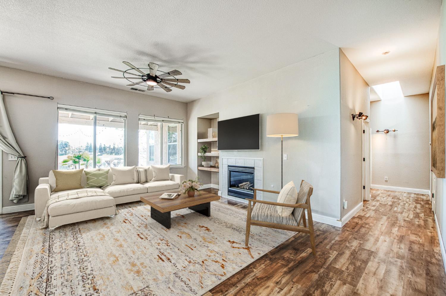 2381 E Christopher Dr, Fresno, CA 93720