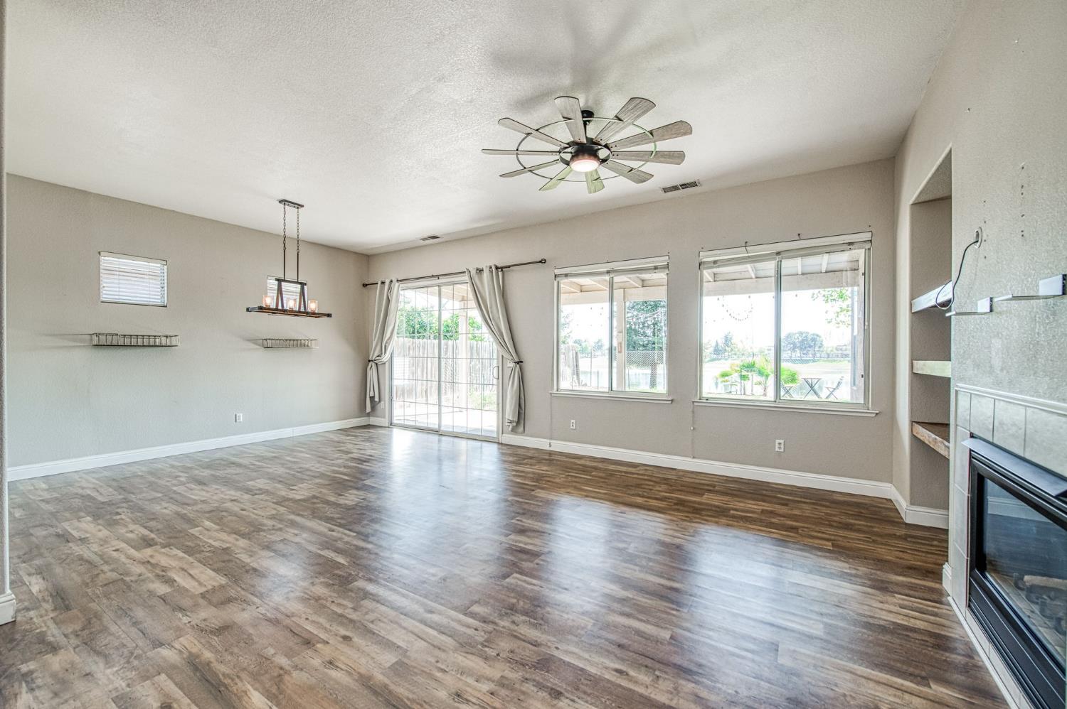 2381 E Christopher Dr, Fresno, CA 93720