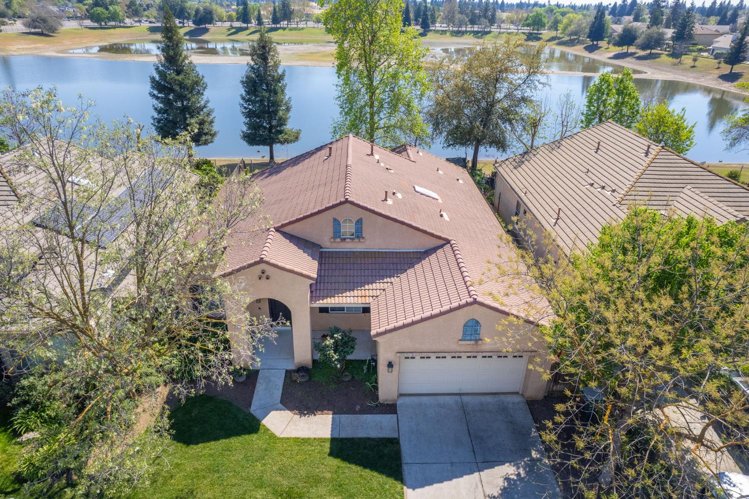 2381 E Christopher Dr, Fresno, CA 93720