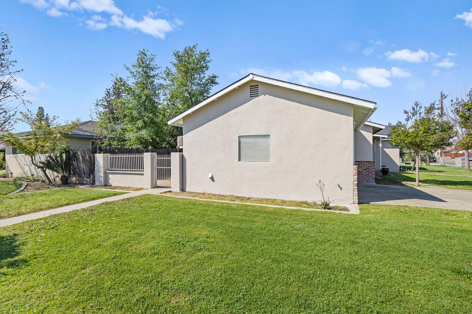 683 N Villa Ave, Dinuba, CA 93618