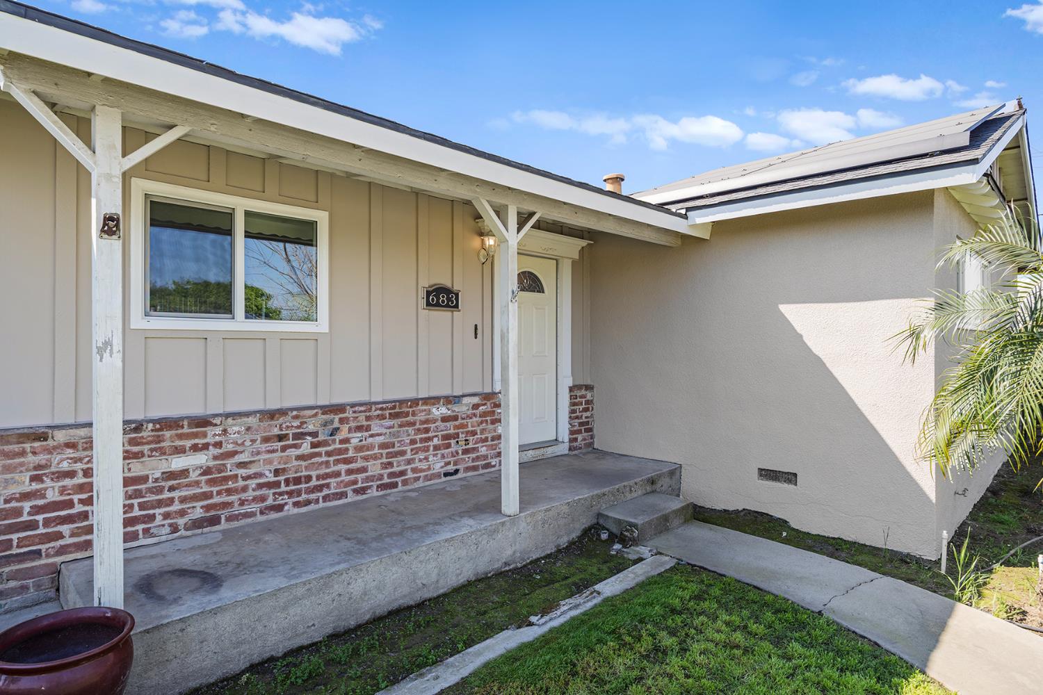 683 N Villa Ave, Dinuba, CA 93618