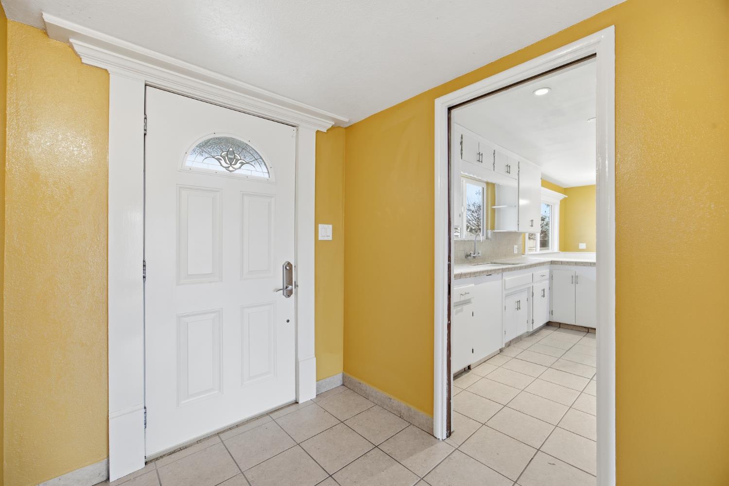 683 N Villa Ave, Dinuba, CA 93618