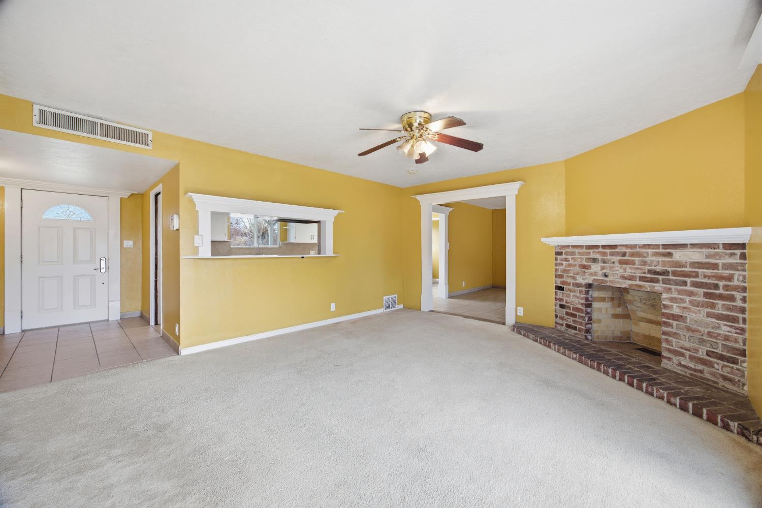 683 N Villa Ave, Dinuba, CA 93618