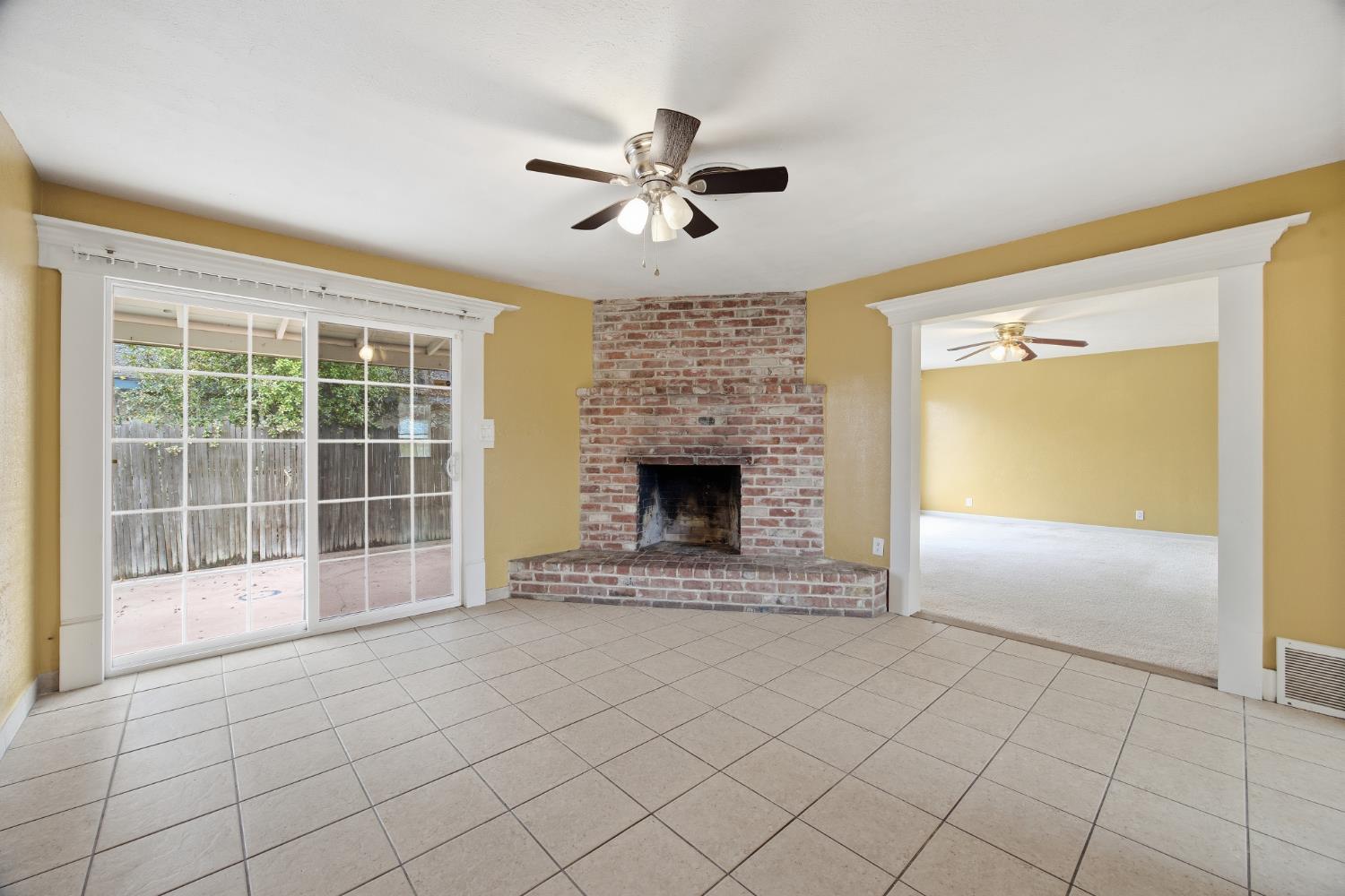 683 N Villa Ave, Dinuba, CA 93618